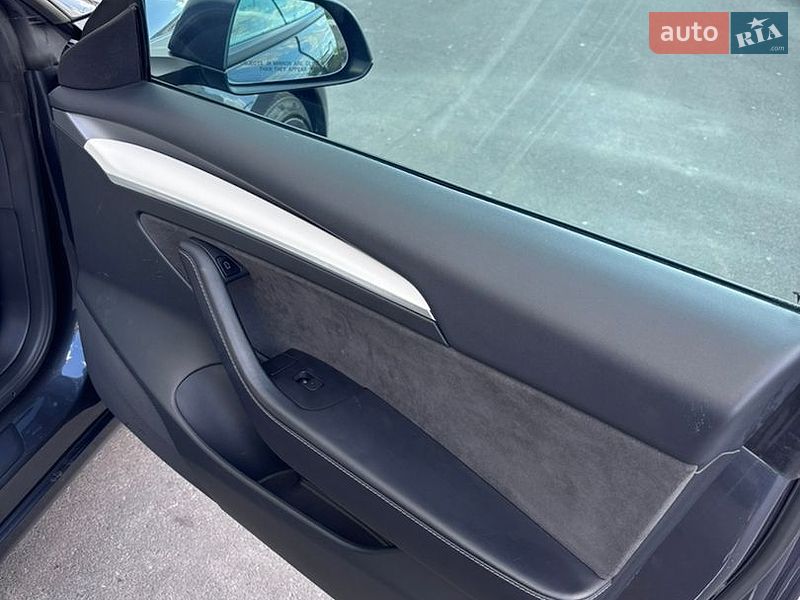 Седан Tesla Model 3 2022 в Києві