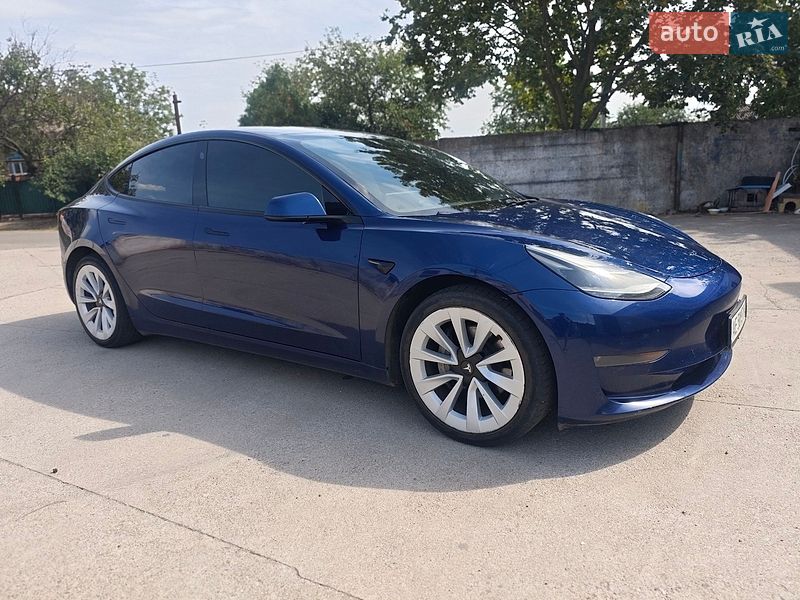 Седан Tesla Model 3 2021 в Томаковке