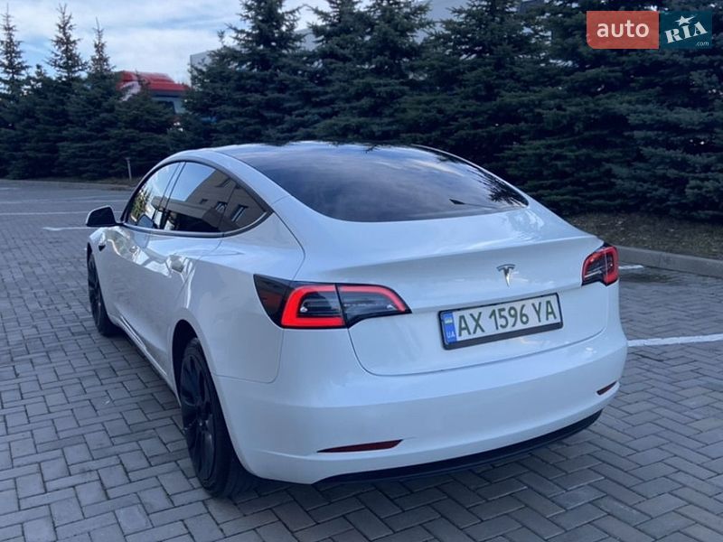 Седан Tesla Model 3 2023 в Києві