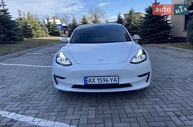 Седан Tesla Model 3 2023 в Києві