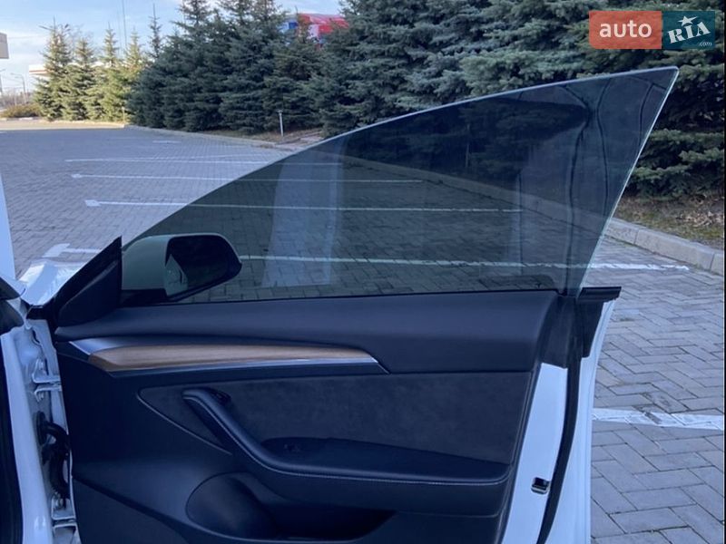 Седан Tesla Model 3 2023 в Києві