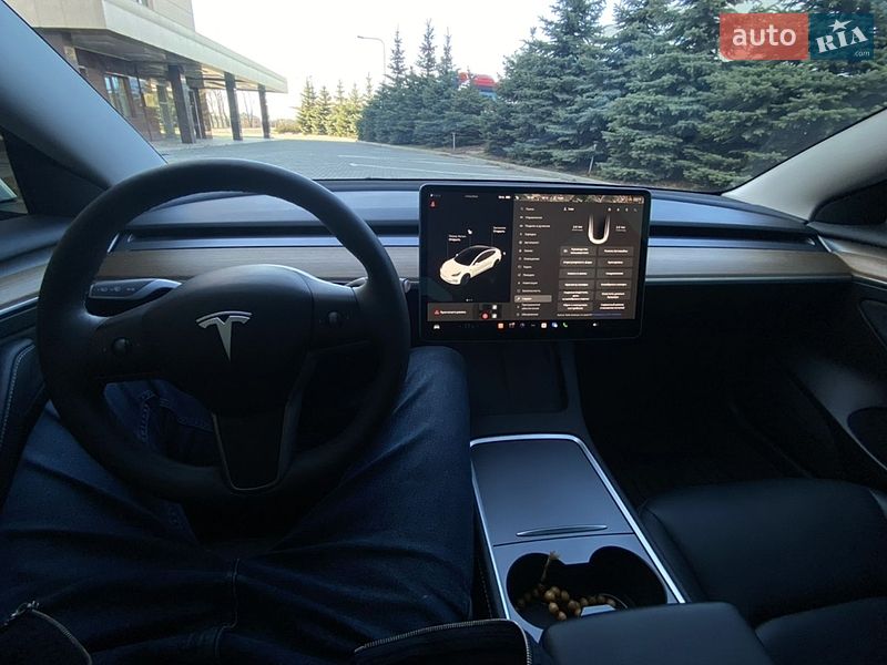 Седан Tesla Model 3 2023 в Києві