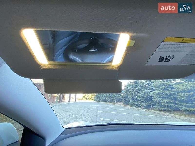 Седан Tesla Model 3 2023 в Києві