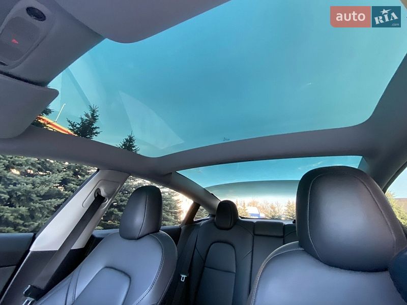 Седан Tesla Model 3 2023 в Києві