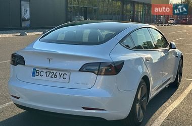 Седан Tesla Model 3 2022 в Киеве