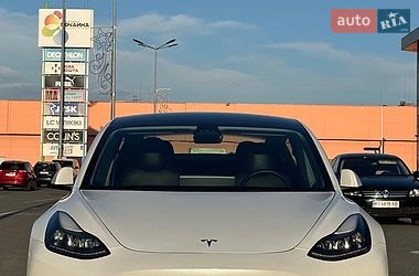 Седан Tesla Model 3 2022 в Киеве