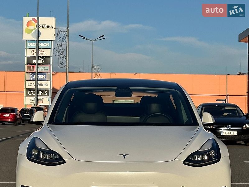 Седан Tesla Model 3 2022 в Киеве