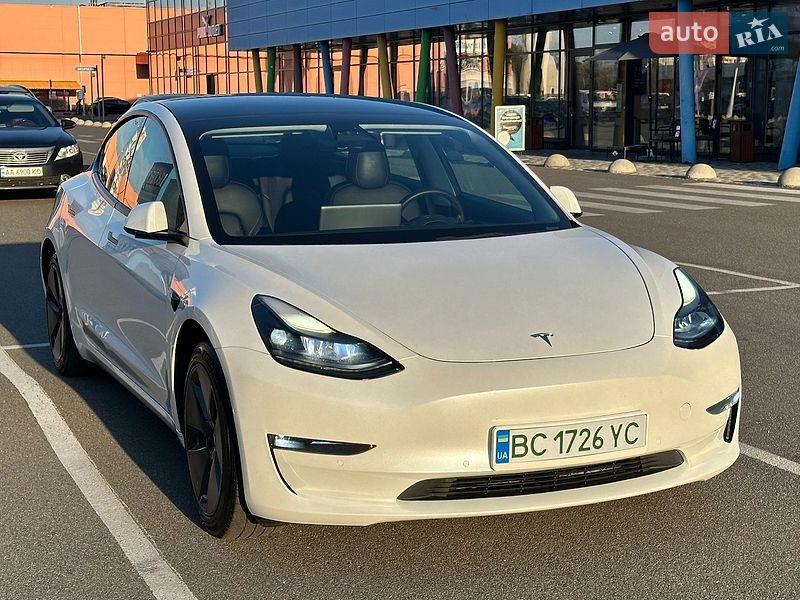 Седан Tesla Model 3 2022 в Киеве