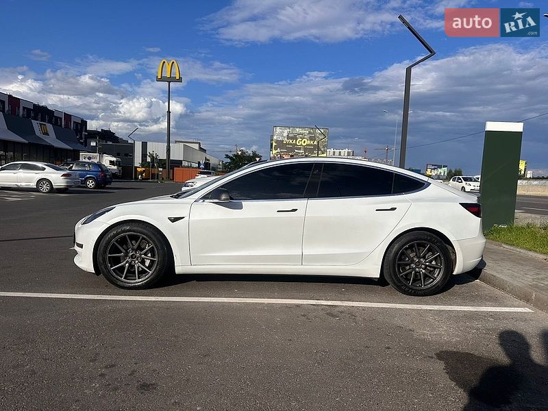 Седан Tesla Model 3 2018 в Киеве