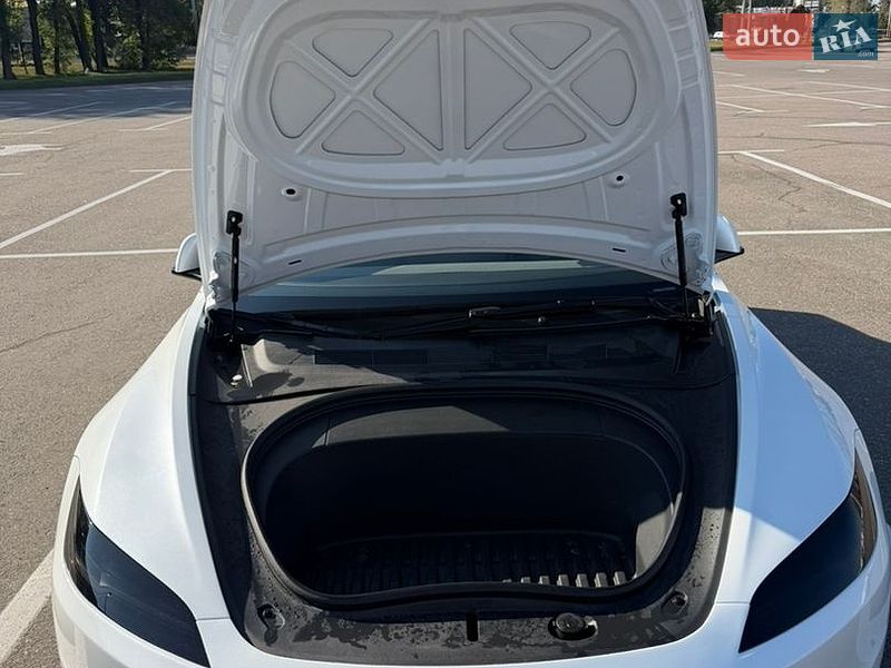 Седан Tesla Model 3 2024 в Києві