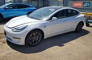 Седан Tesla Model 3 2020 в Ровно