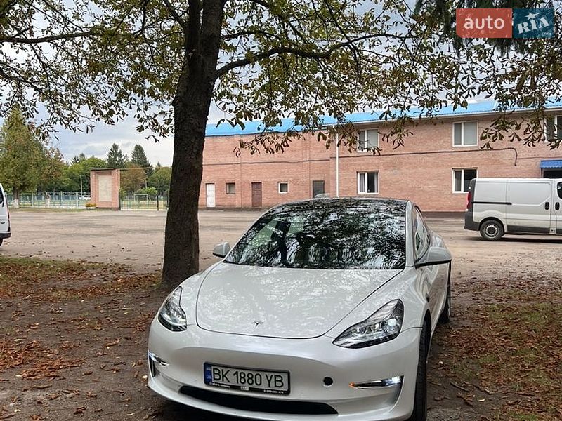 Tesla Model 3 2021