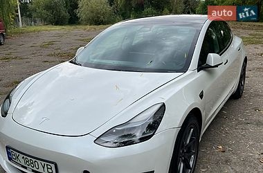 Седан Tesla Model 3 2021 в Млинове