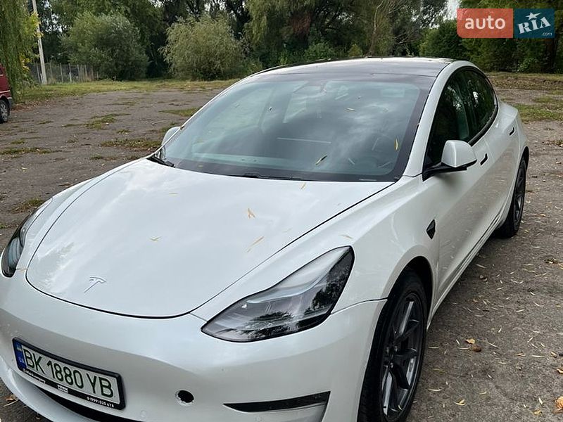 Седан Tesla Model 3 2021 в Млинове