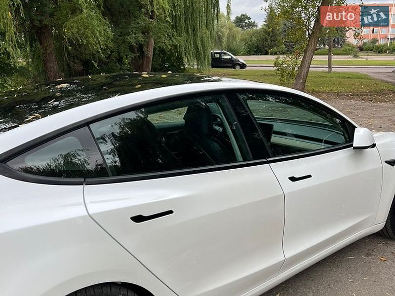 Седан Tesla Model 3 2021 в Млинове
