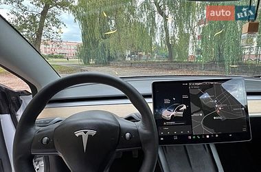 Седан Tesla Model 3 2021 в Млинове