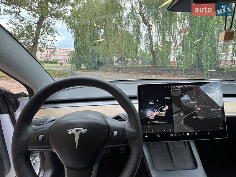 Седан Tesla Model 3 2021 в Млинове
