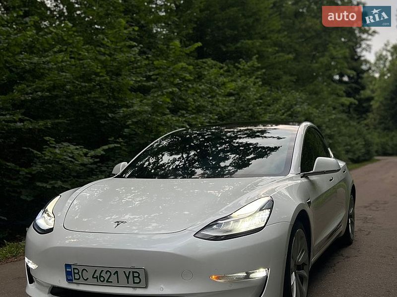 Седан Tesla Model 3 2019 в Львові
