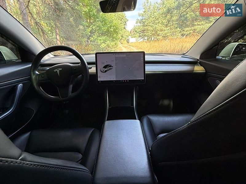 Седан Tesla Model 3 2020 в Обухові