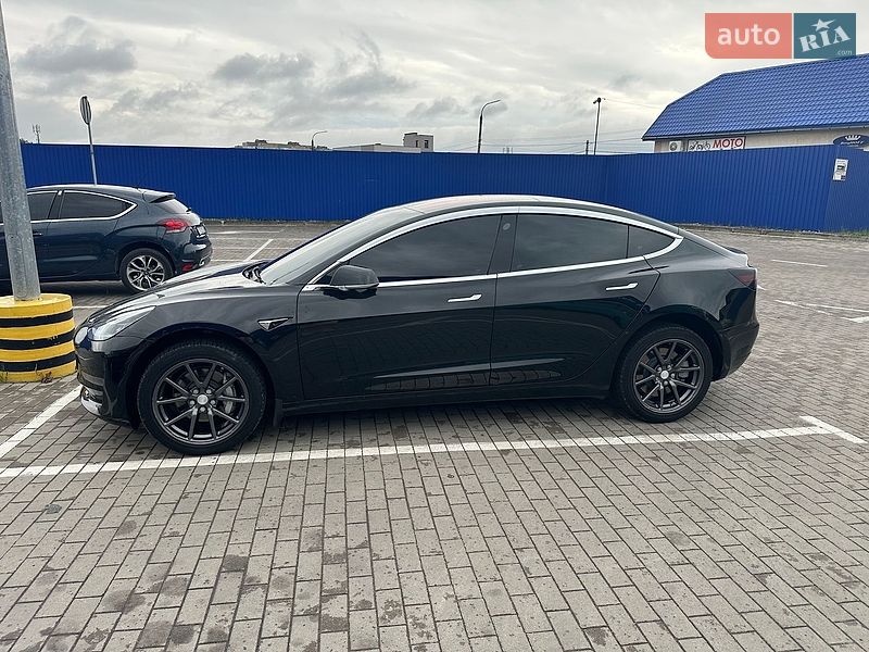 Седан Tesla Model 3 2018 в Ивано-Франковске