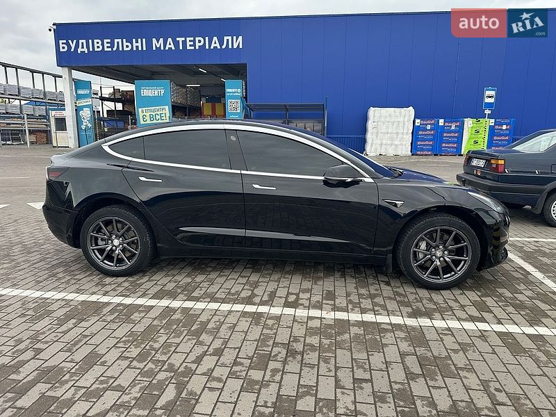 Седан Tesla Model 3 2018 в Ивано-Франковске