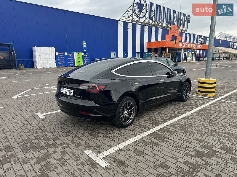 Седан Tesla Model 3 2018 в Ивано-Франковске