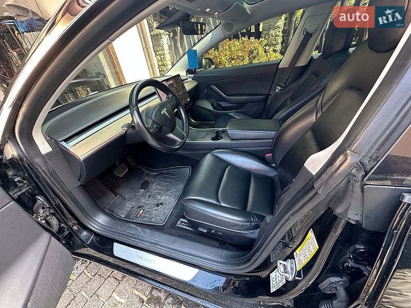 Седан Tesla Model 3 2018 в Ивано-Франковске