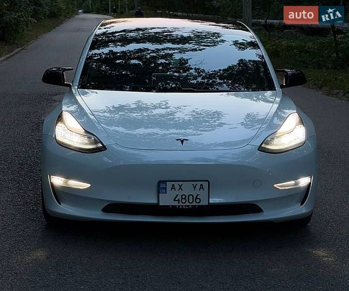 Седан Tesla Model 3 2018 в Харкові