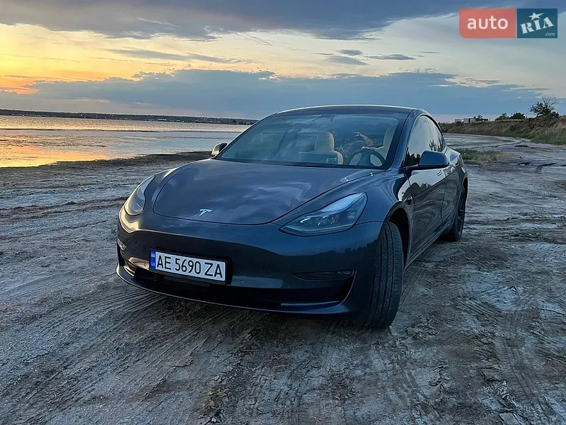 Tesla Model 3 2022