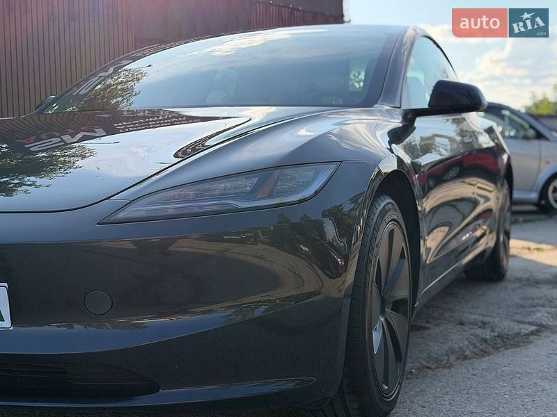 Седан Tesla Model 3 2024 в Харкові