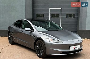 Седан Tesla Model 3 2025 в Киеве