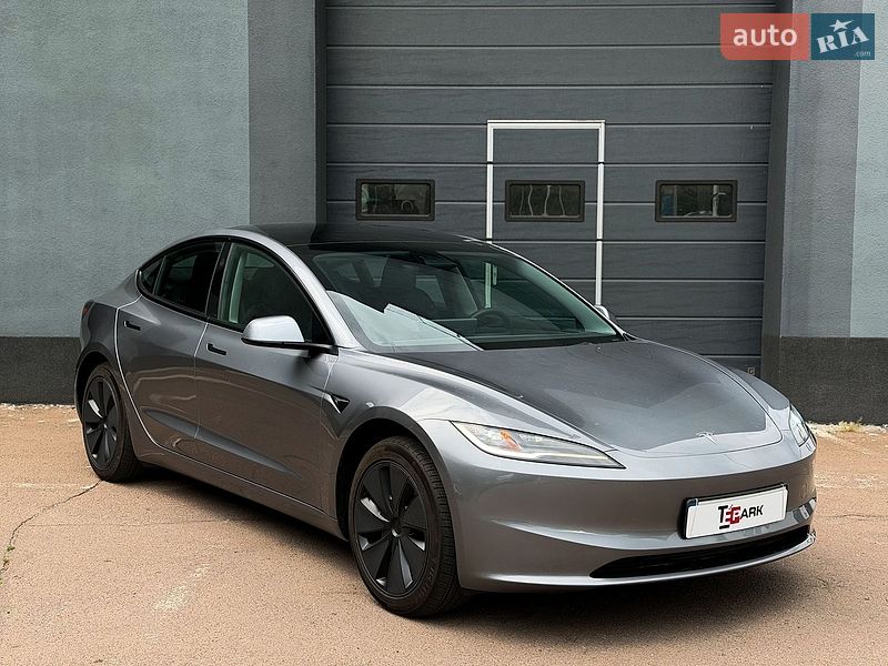 Седан Tesla Model 3 2025 в Киеве