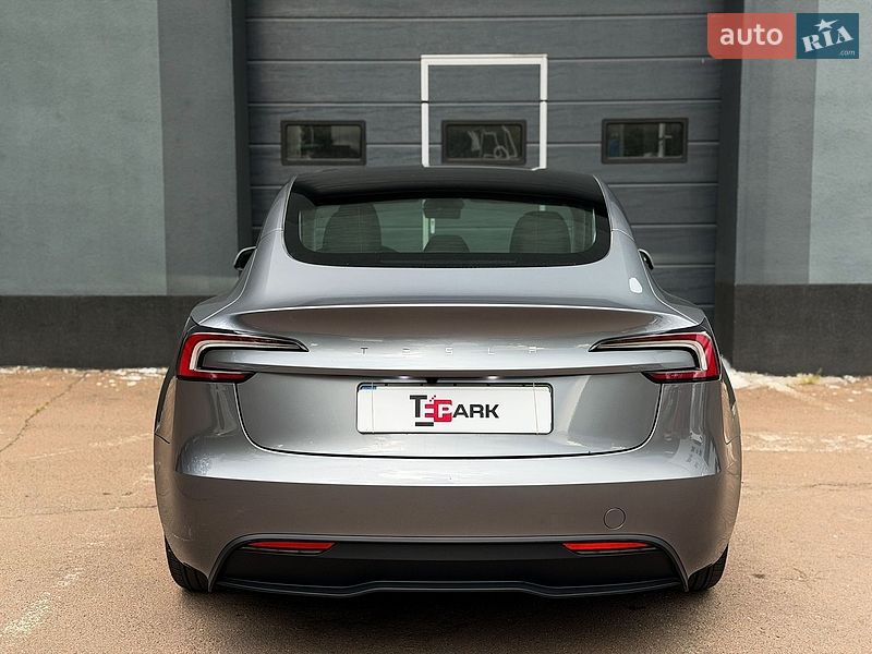 Седан Tesla Model 3 2025 в Киеве