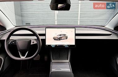 Седан Tesla Model 3 2025 в Киеве