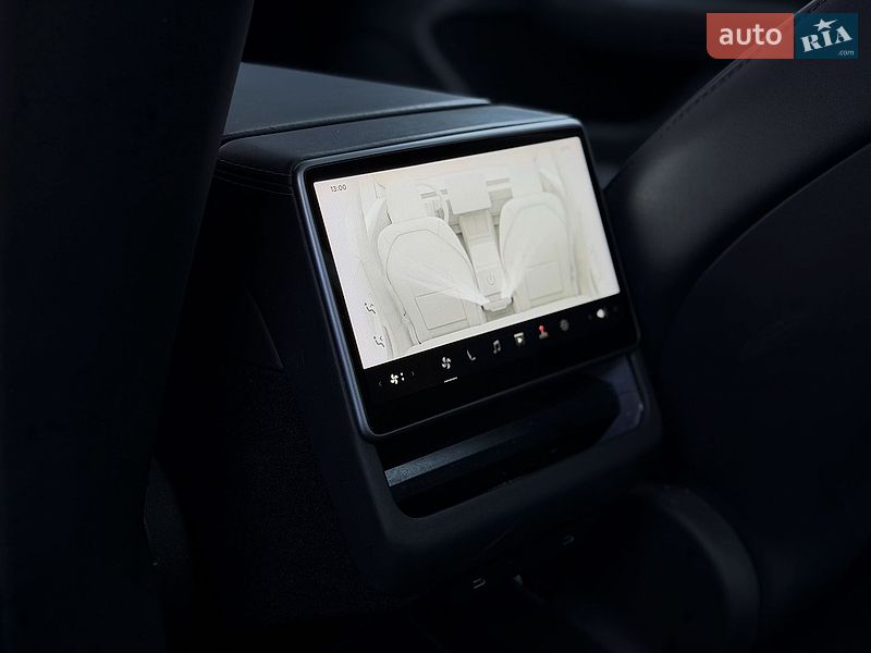 Седан Tesla Model 3 2025 в Киеве
