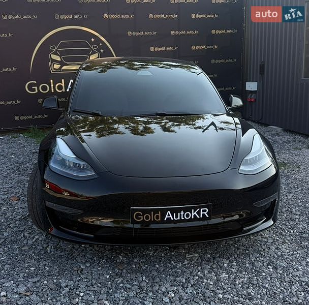 Седан Tesla Model 3 2021 в Кривому Розі