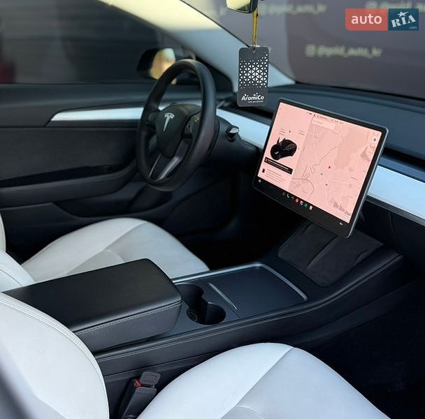 Седан Tesla Model 3 2021 в Кривому Розі