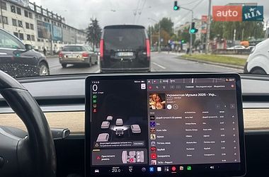 Седан Tesla Model 3 2019 в Львові