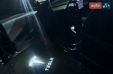 Седан Tesla Model 3 2019 в Львові