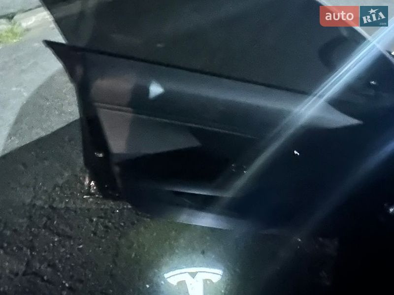 Седан Tesla Model 3 2019 в Львові