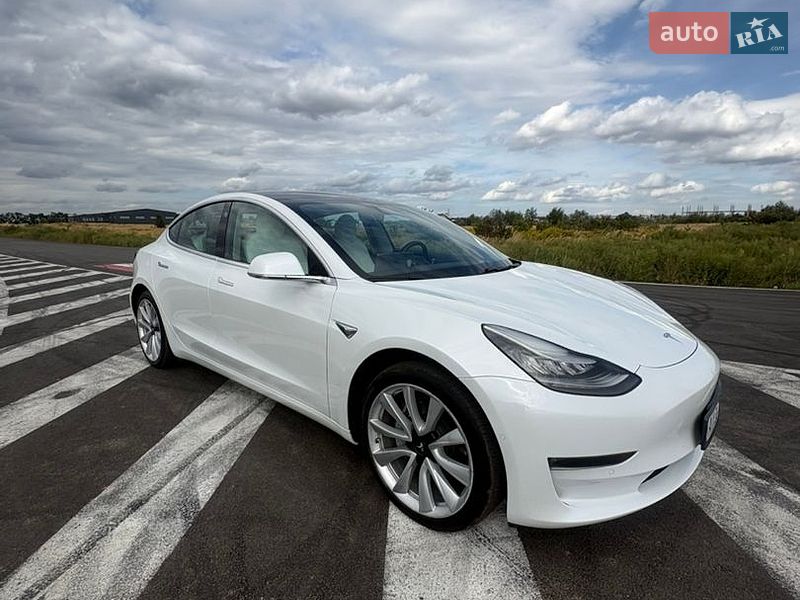 Седан Tesla Model 3 2019 в Києві
