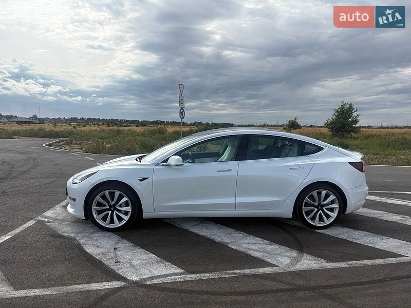 Седан Tesla Model 3 2019 в Києві