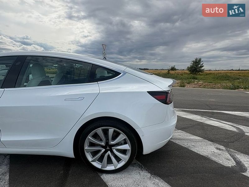 Седан Tesla Model 3 2019 в Києві