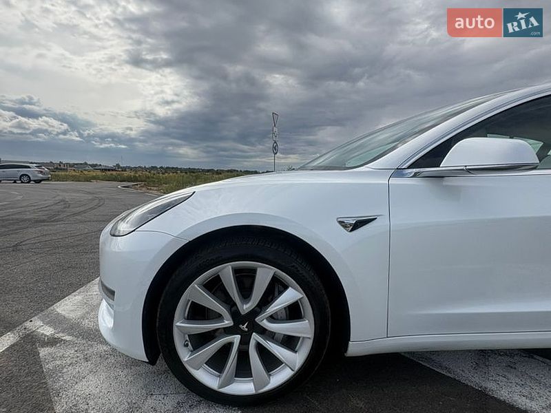 Седан Tesla Model 3 2019 в Києві