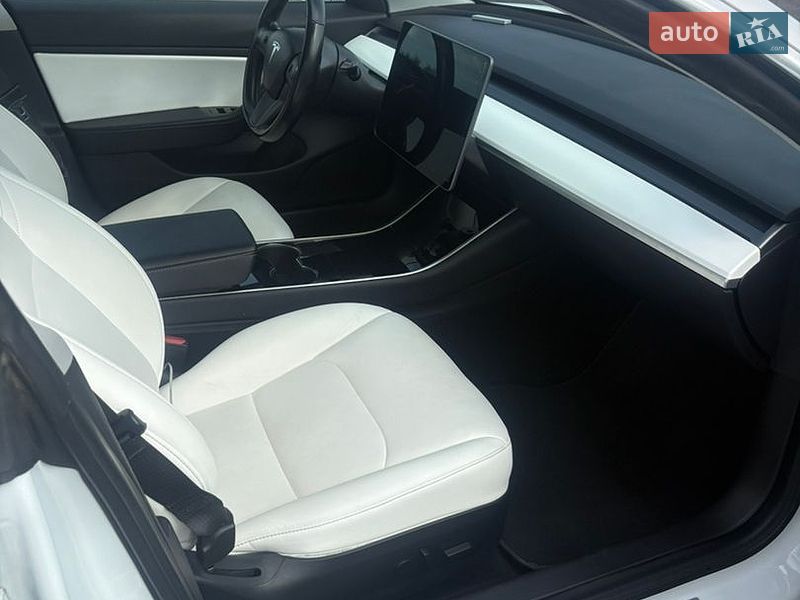 Седан Tesla Model 3 2019 в Києві