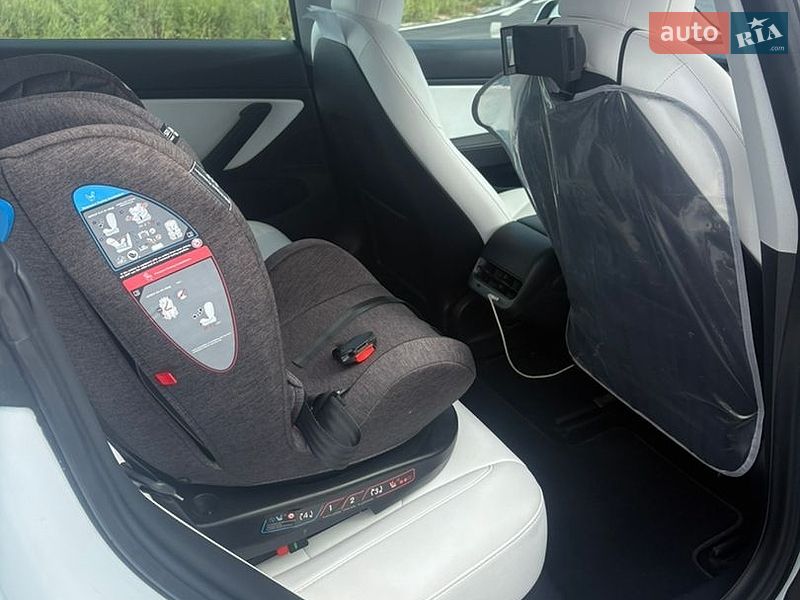 Седан Tesla Model 3 2019 в Києві