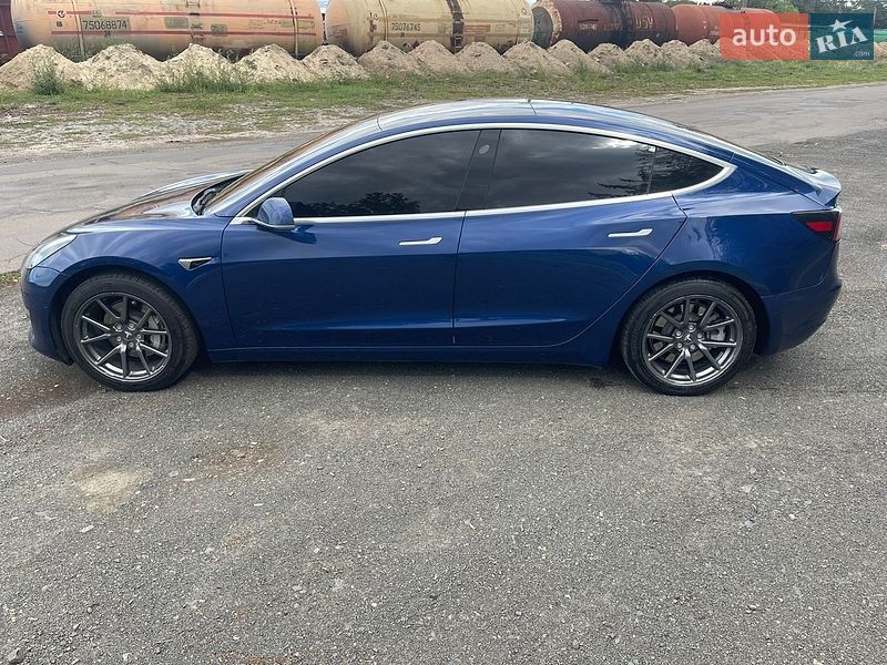 Седан Tesla Model 3 2019 в Луцке
