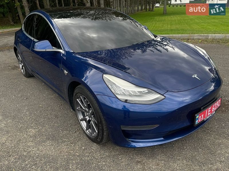 Седан Tesla Model 3 2019 в Луцке
