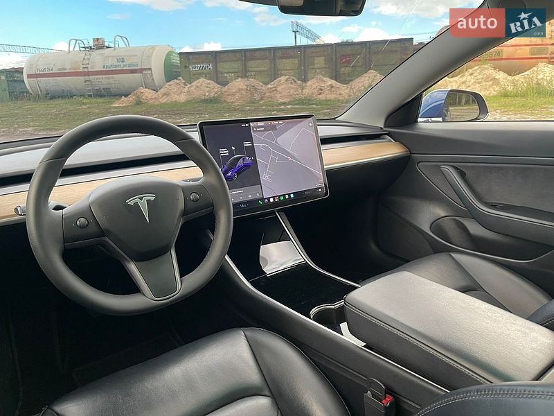 Седан Tesla Model 3 2019 в Луцке