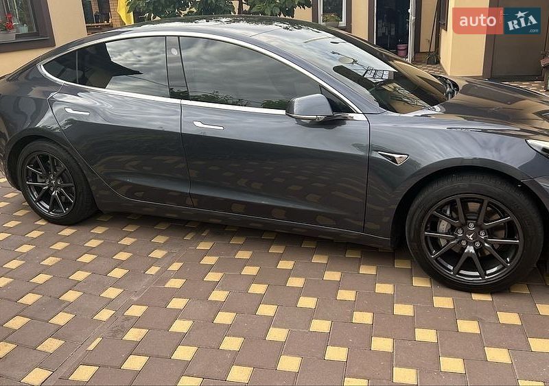 Седан Tesla Model 3 2019 в Киеве